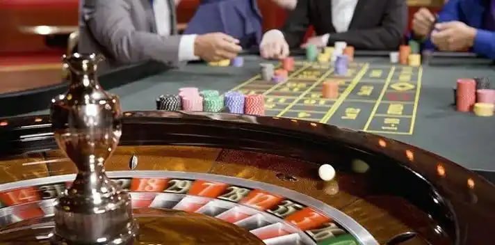 pinas77 game lobby overview showing slots and live casino categories on mobile